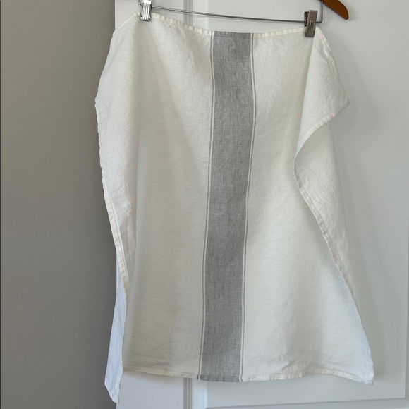 LIBECO Belgian Linen Tea Towel White w Grey Stripes 26.5" Square - Picture 5 of 6